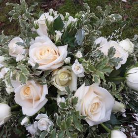fwthumbcasket spray corsage gail hardstone.jpg